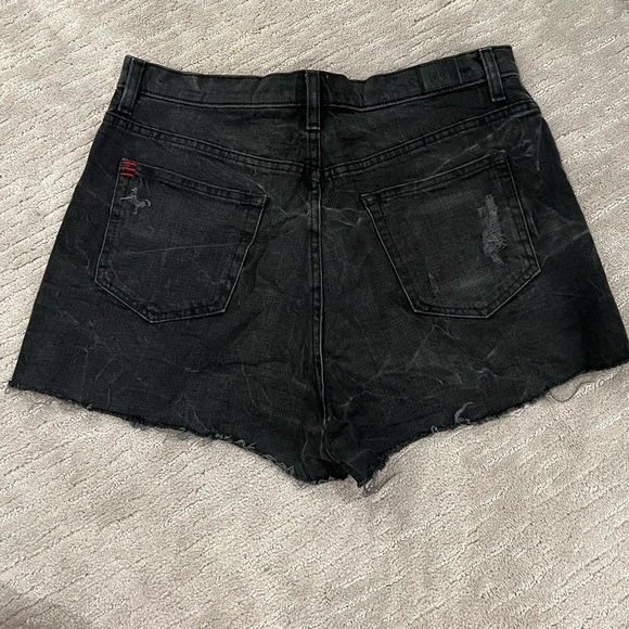 Black girlfriend high waisted jean shorts size 32 - Picture 3 of 4